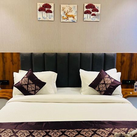 Hotel Royal Empire Gandhinagar Buitenkant foto