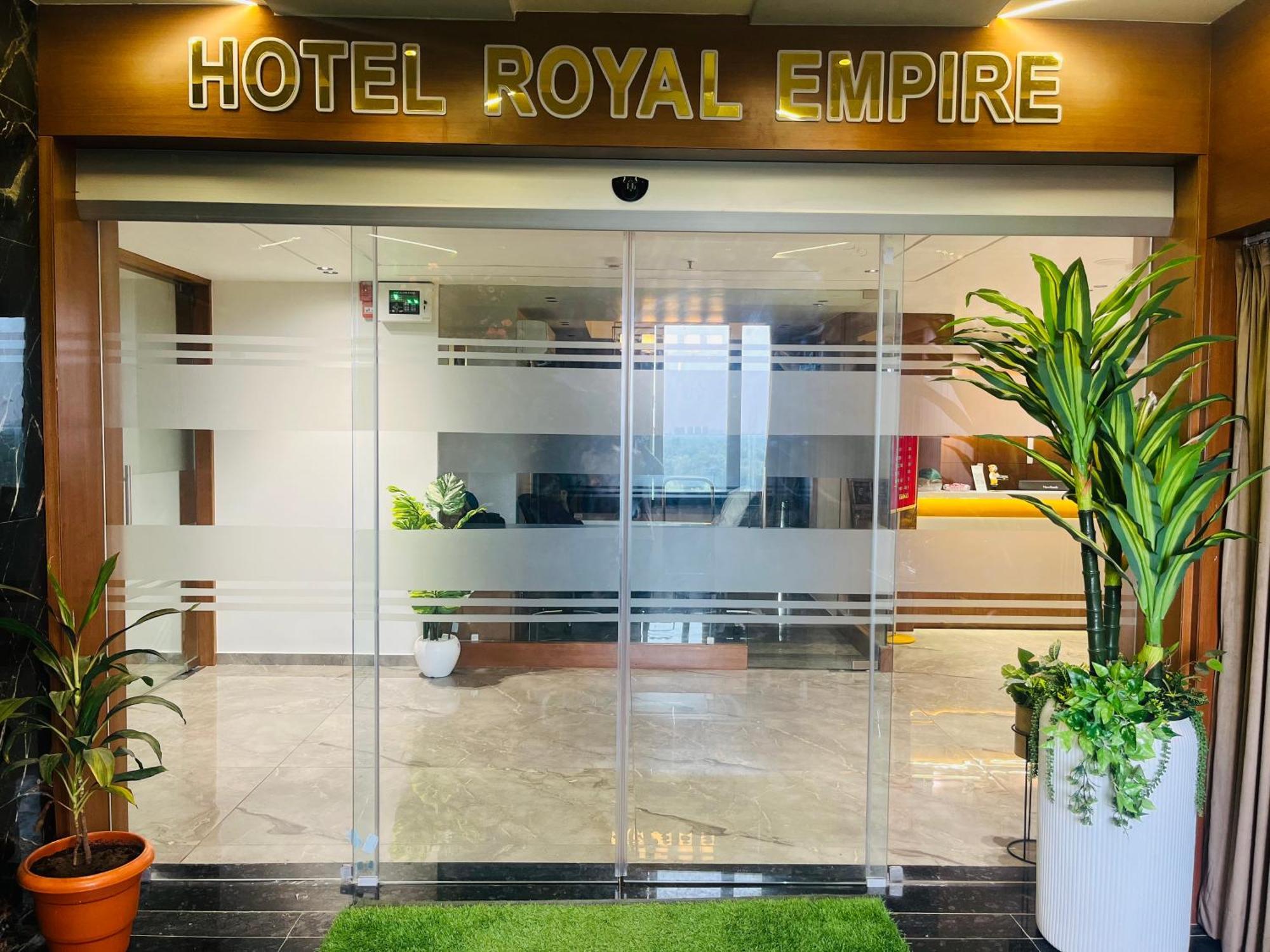 Hotel Royal Empire Gandhinagar Buitenkant foto