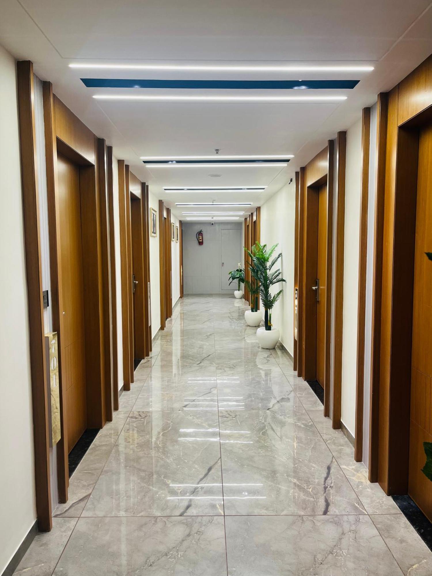 Hotel Royal Empire Gandhinagar Buitenkant foto