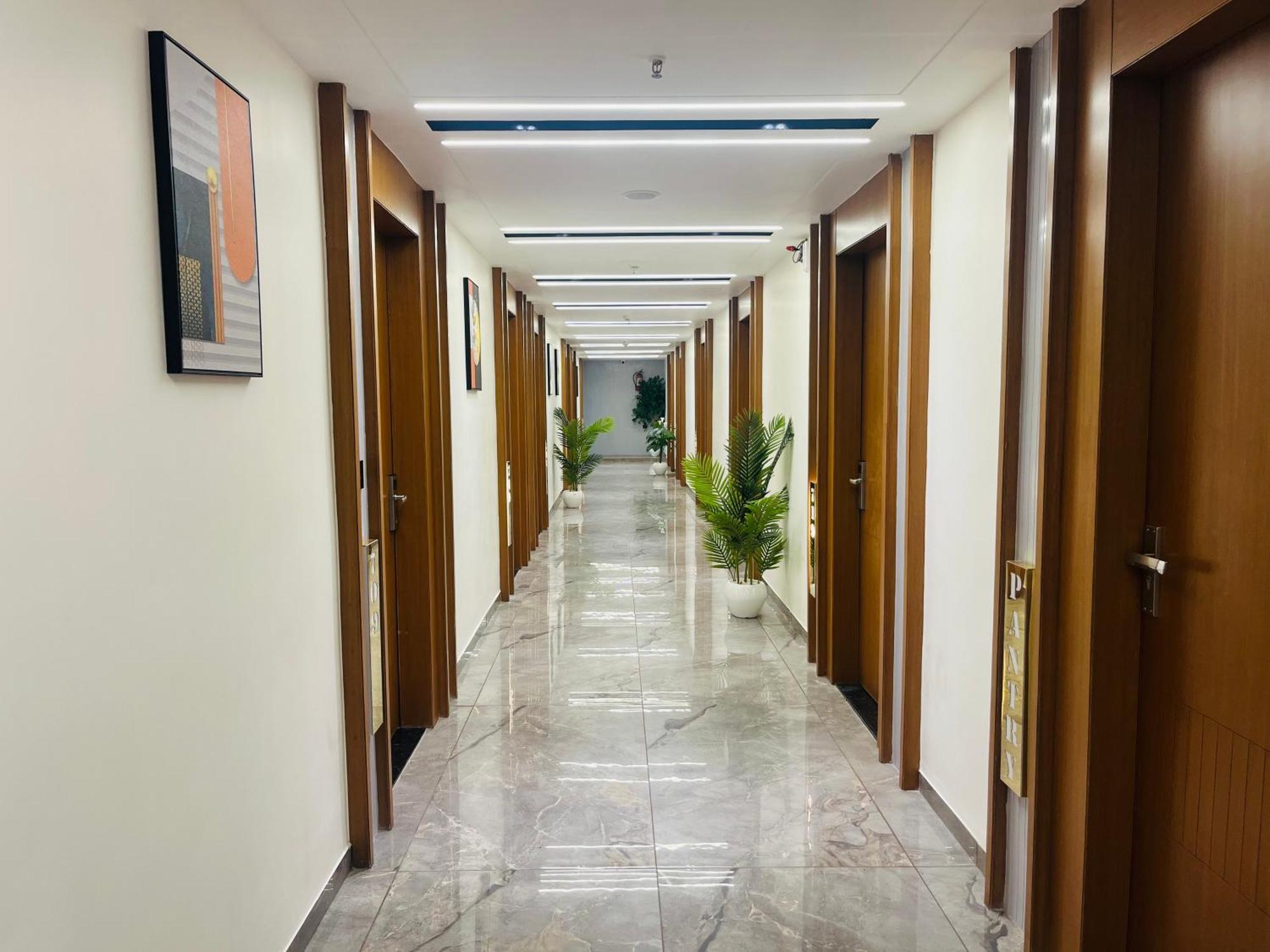 Hotel Royal Empire Gandhinagar Buitenkant foto